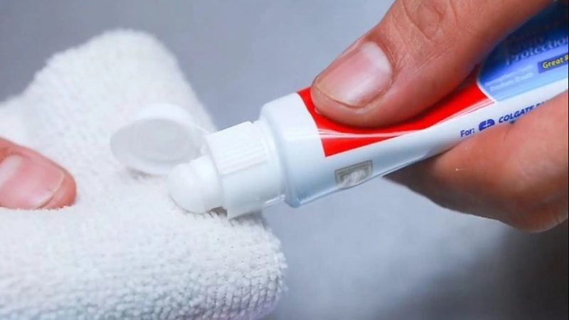 Cach-tay-ao-trang-bi-o-vang-lau-ngay-8