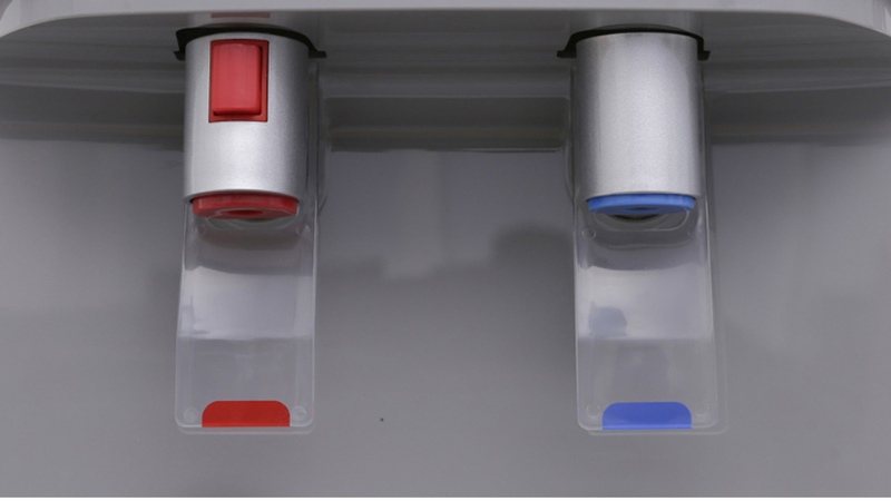 Cay-nuoc-nong-lanh-Toshiba-3