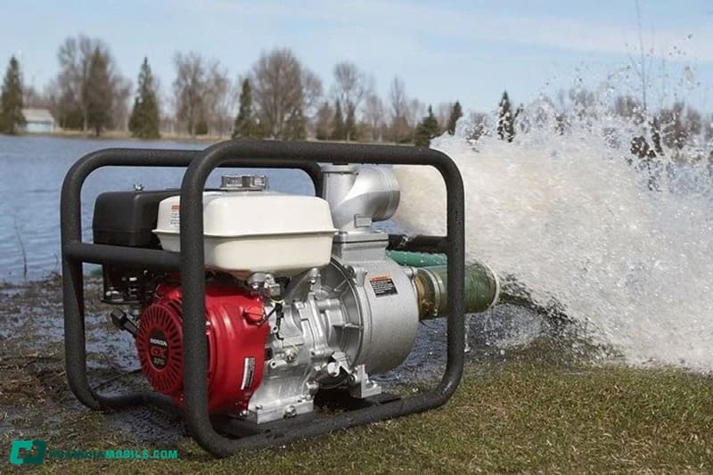 may-bom-nuoc-chay-xang-03