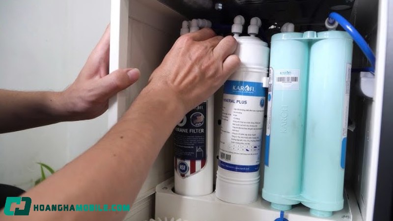 thay-loi-loc-nuoc-karofi-6