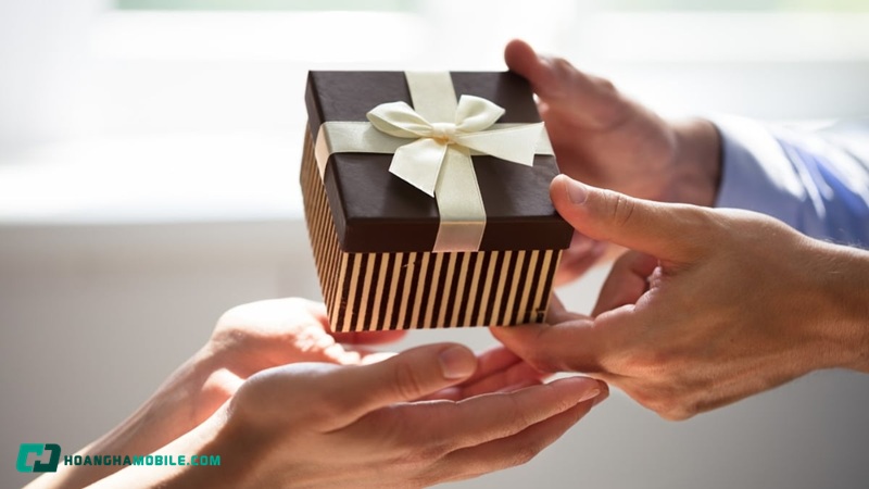 qua-chia-tay-dong-nghiep-01