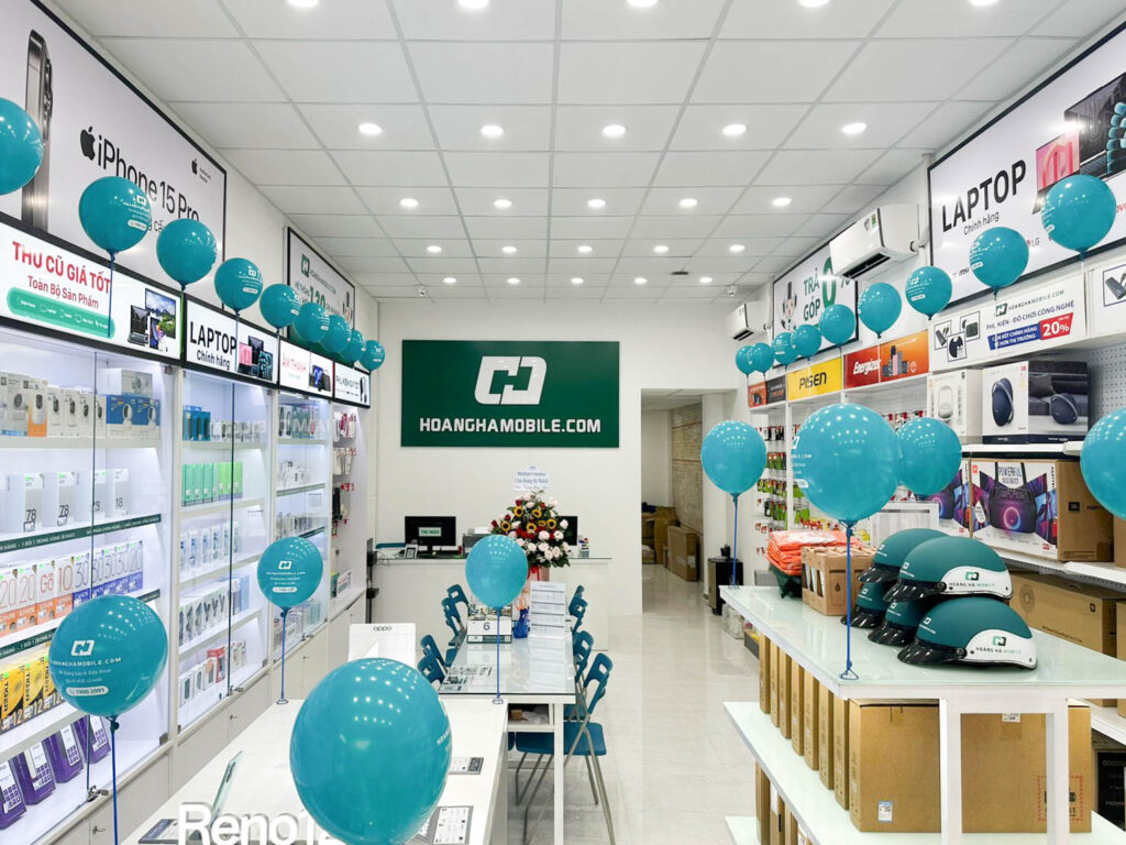 Không gian trưng bày sản phẩm tại cửa hàng Hoàng Hà Mobile
