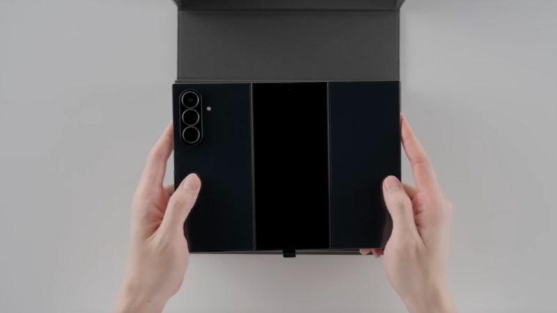 Video mở hộp Galaxy Z TriFold