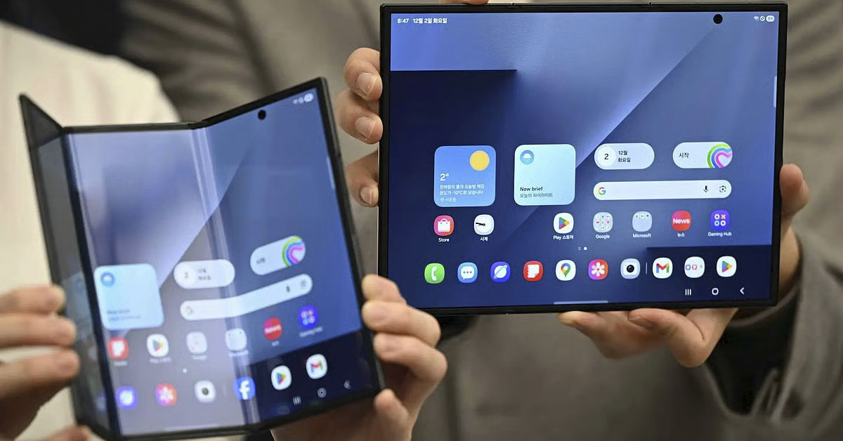 galaxy-z-trifold-thump