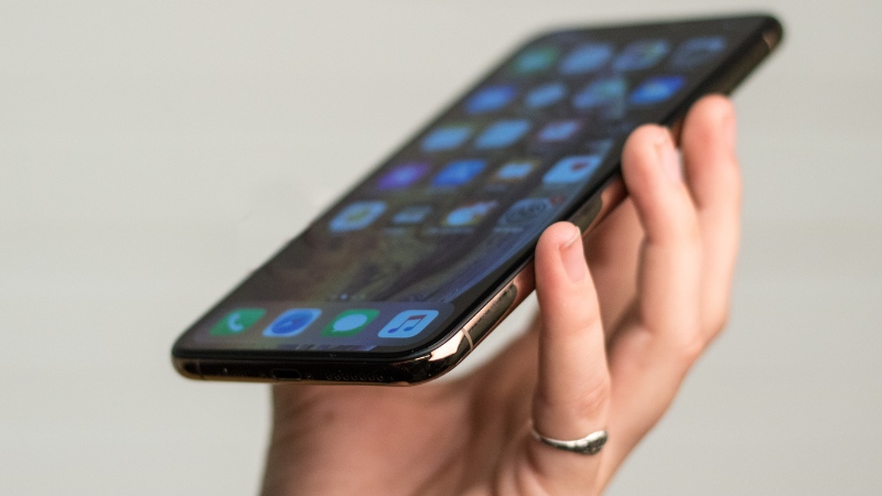 Iphone Xs Max Cũ: &Quot;Huyền Thoại&Quot; 7 Năm Tuổi Giá 6 Triệu Còn Đáng Mua? Iphone-Xsmax-14