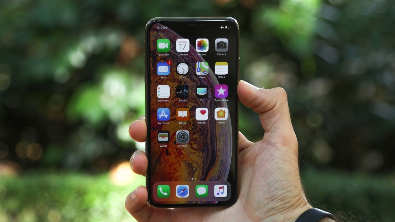 Iphone Xs Max Cũ: &Quot;Huyền Thoại&Quot; 7 Năm Tuổi Giá 6 Triệu Còn Đáng Mua? Iphone-Xsmax-17