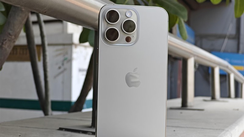 iphone-15-pro-max-256gb-gia-bao-nhieu-cap-nhat-moi-nhat-va-tu-van-mua-1