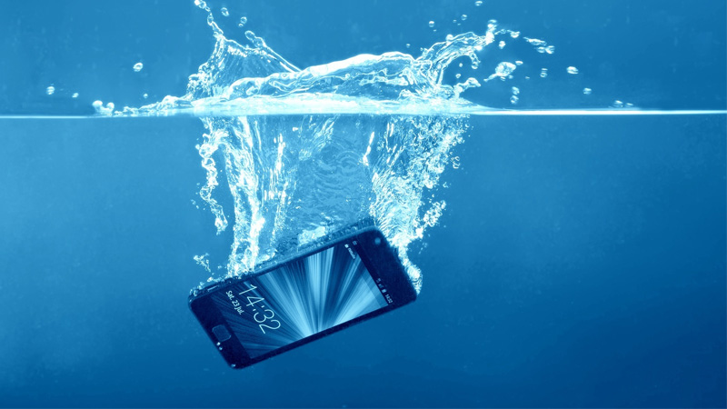 nuoc-vao-loa-dien-thoai-1