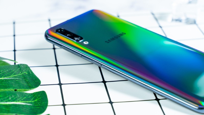 samsung-a50-gia-bao-nhieu-cap-nhat-gia-moi-nhat-va-loi-khuyen-mua-9