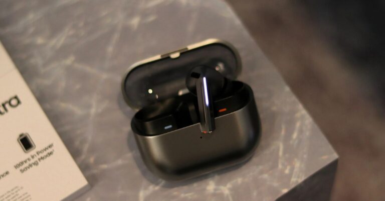 Galaxy Buds 4 Pro và Buds 4