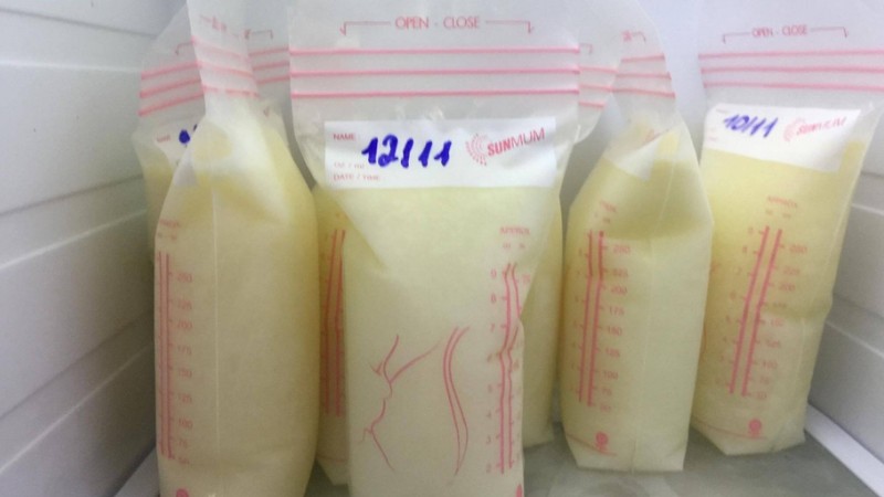 sua-me-vat-ra-de-ngoai-duoc-bao-lau-cach-bao-quan-dung-chuan-cho-be-4