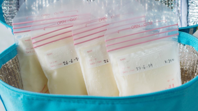 sua-me-vat-ra-de-ngoai-duoc-bao-lau-cach-bao-quan-dung-chuan-cho-be-8