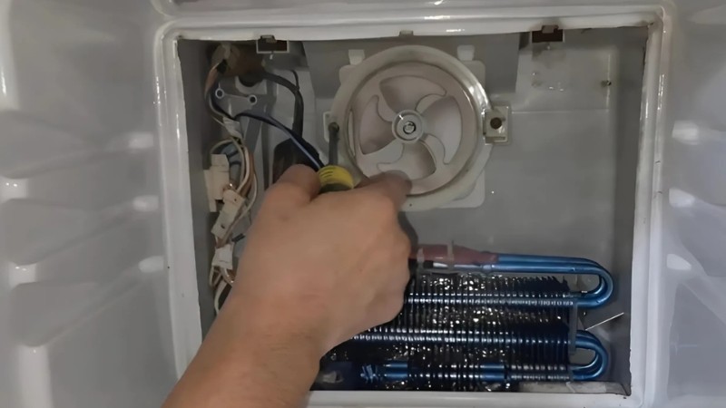 Sửa Tủ Đông Tại Nhà: 12 Lỗi Thường Gặp Và Cách Khắc Phục Hiệu Quả Sua-Tu-Dong-Tai-Nha-12-Loi-Thuong-Gap-Va-Cach-Khac-Phuc-Hieu-Qua-8