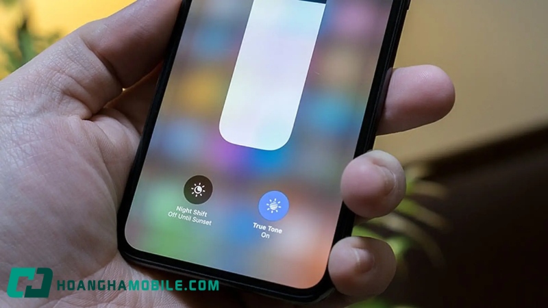 Thay-Man-Hinh-Iphone-11-12