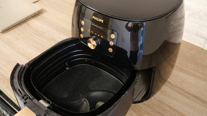 ve-sinh-noi-chien-khong-dau-dung-cach-sach-mui-ben-may-6