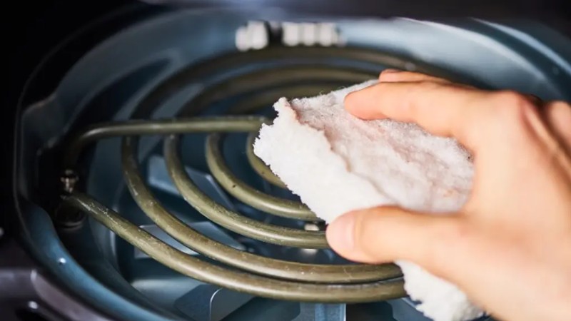 ve-sinh-noi-chien-khong-dau-dung-cach-sach-mui-ben-may-7