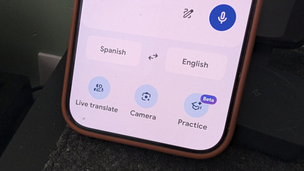 dich-truc-tiep-qua-tai-nghe-1