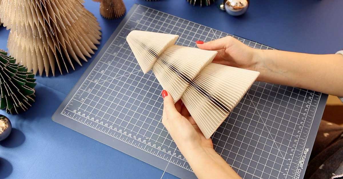 lam-cay-thong-noel-bang-giay