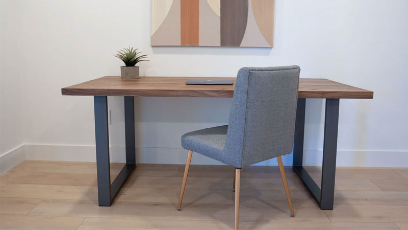 ban-lam-viec-chan-sat-2