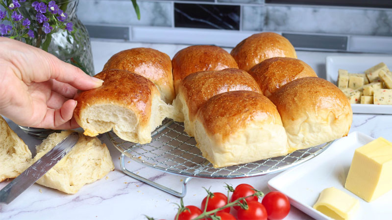 cach-lam-banh-mi-bang-noi-chien-khong-dau-1