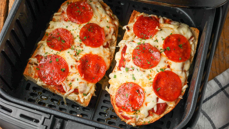 cach-lam-banh-mi-bang-noi-chien-khong-dau-4