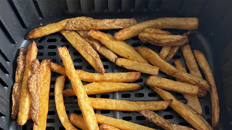 cach-lam-khoai-tay-chien-bang-noi-chien-khong-dau-3