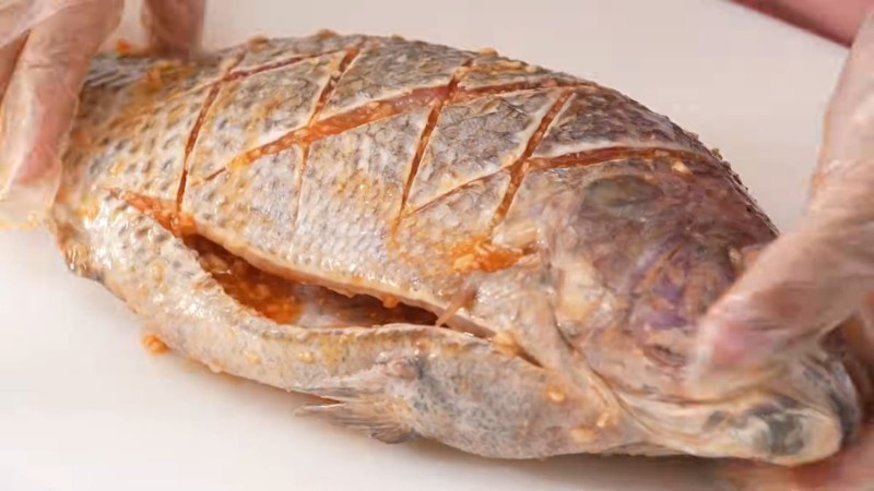 cach-nuong-ca-bang-noi-chien-khong-dau-3