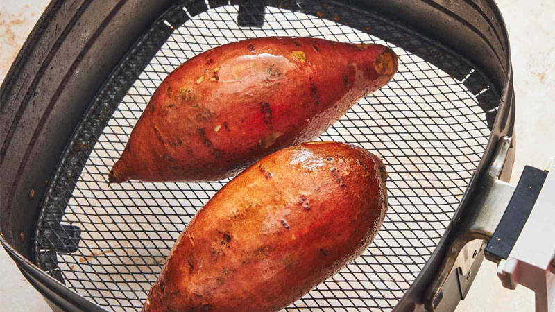 cach-nuong-khoai-lang-bang-noi-chien-khong-dau-1