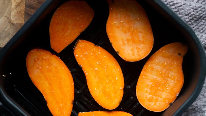 cach-nuong-khoai-lang-bang-noi-chien-khong-dau-3