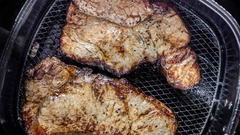 cach-uop-thit-nuong-noi-chien-khong-dau-2