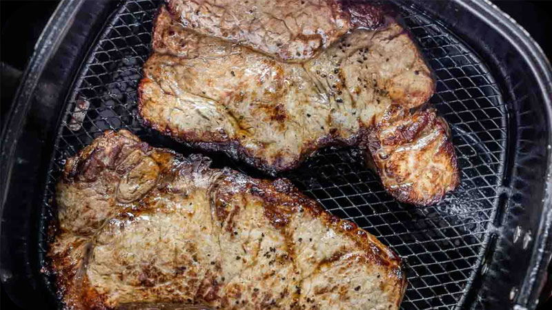 cach-uop-thit-nuong-noi-chien-khong-dau-3