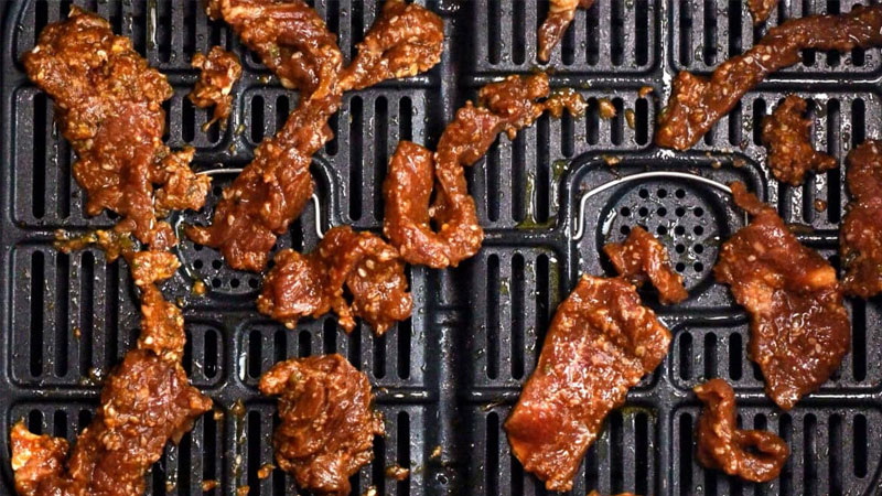 cach-uop-thit-nuong-noi-chien-khong-dau-4