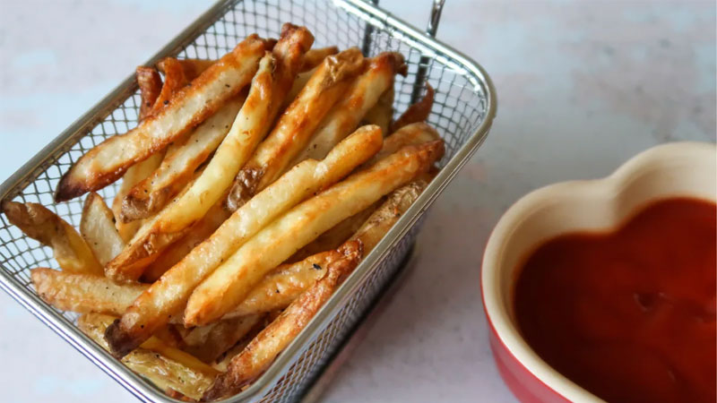 Cách Làm Khoai Tây Chiên Bằng Nồi Chiên Không Dầu Giòn Rụm Tại Nhà 22 lam-khoai-tay-chien-bang-noi-chien-khong-dau-3