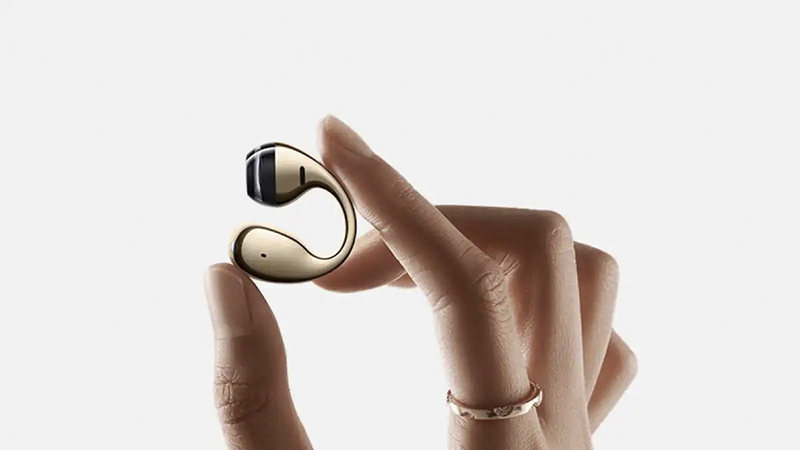 Xiaomi-ra-mat-tai-nghe-kep-dau-tien-4