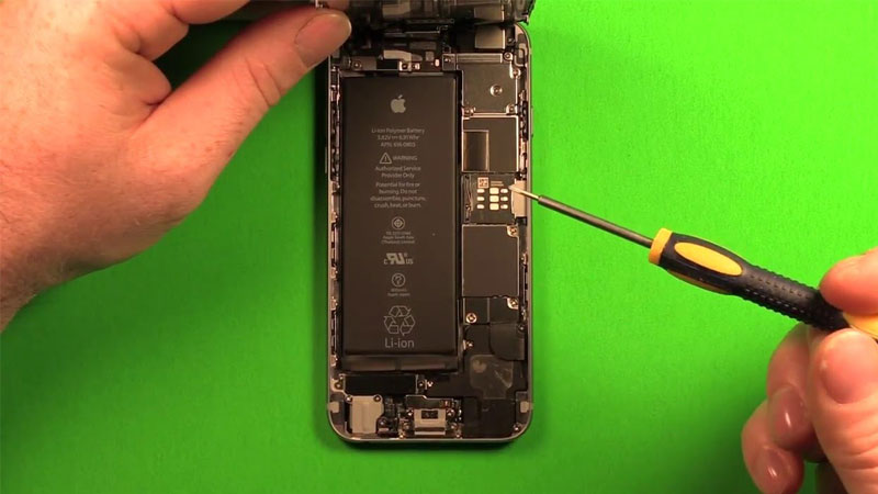 thay-pin-iphone-chinh-hang-1