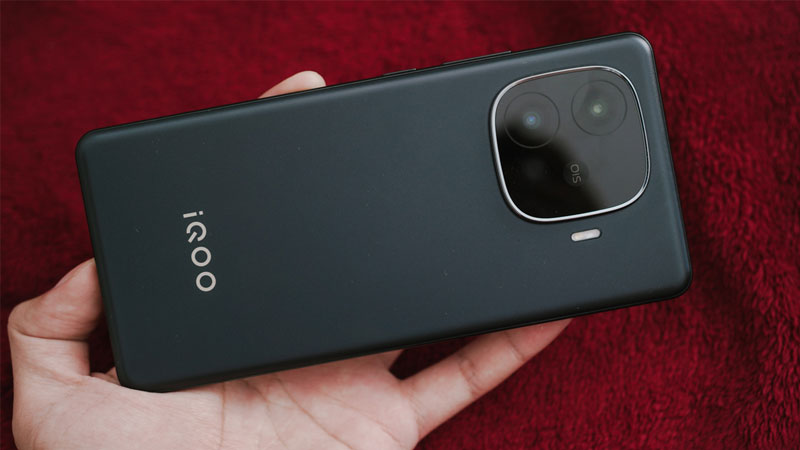 vivo-iqoo-z9-turbo-2