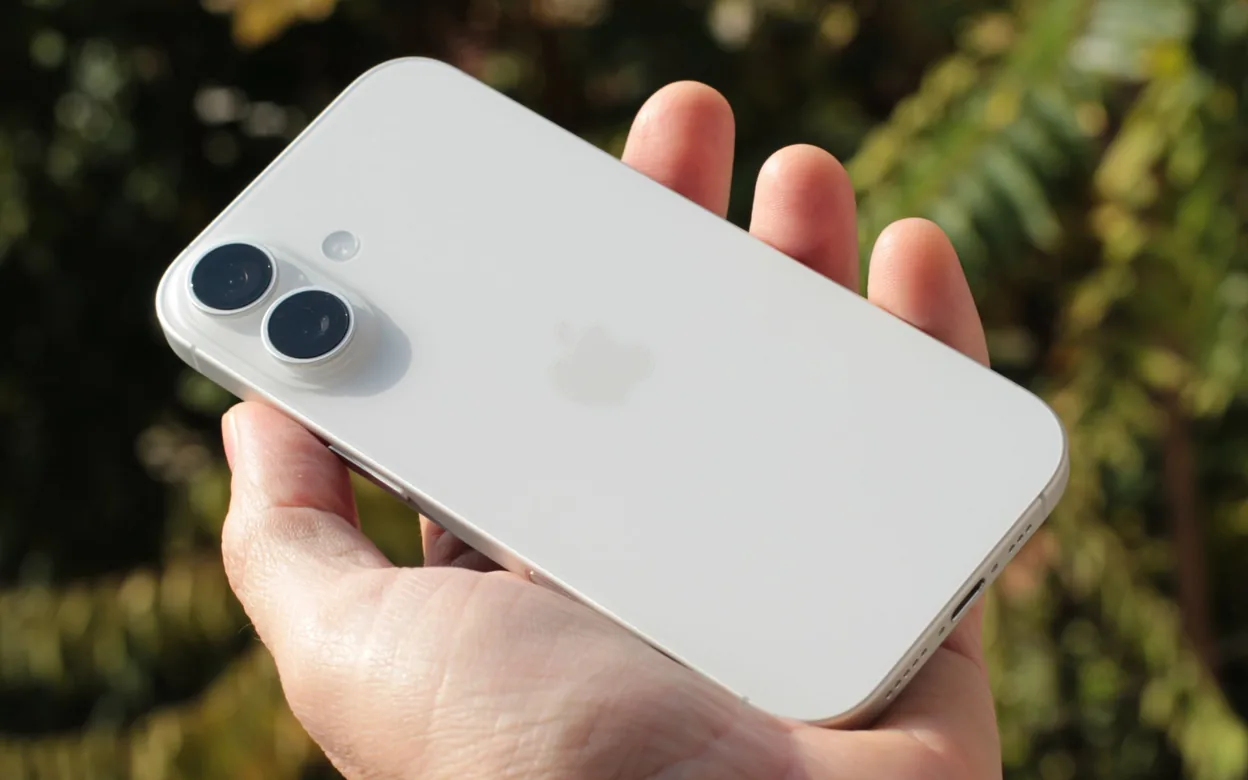 Combo Apple cho tân sinh viên ngành xã hội - iPhone 17 và MacBook Neo
