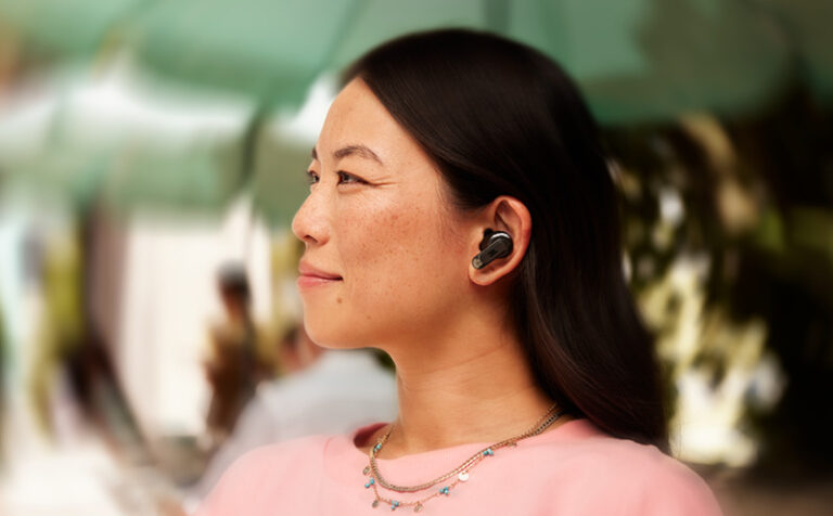 JBL Tour Pro 3 đeo trên tai