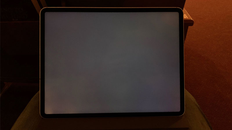 man-hinh-ipad-bi-ho-sang-1