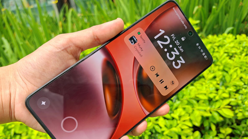 man-hinh-realme-gt7-3