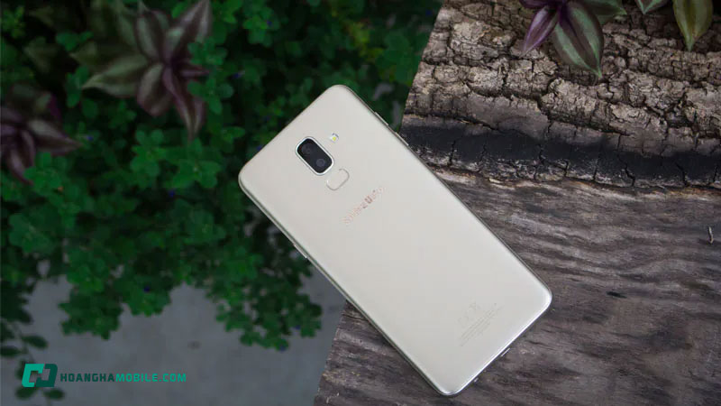 samsung-j8-3