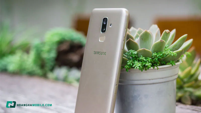 samsung-j8-4