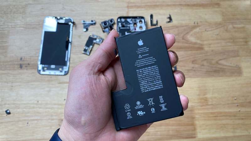 thay-pin-iphone-12-1