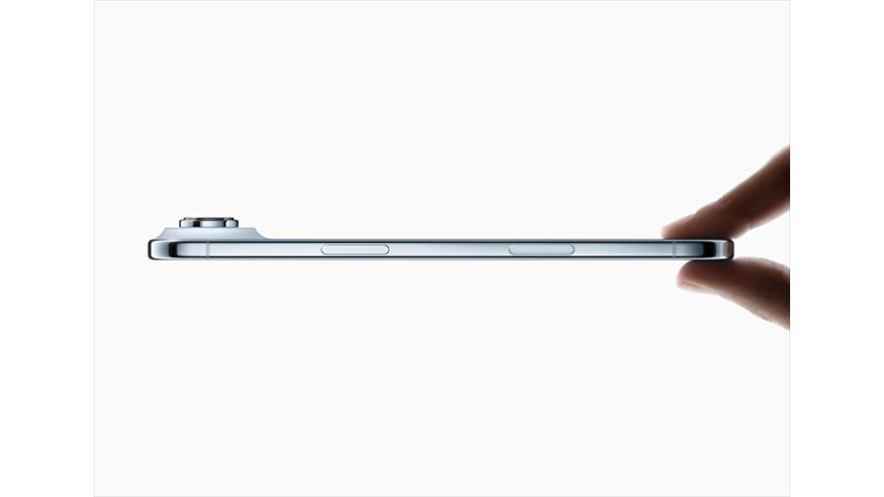 Góc nhìn cạnh bên cho thấy thiết kế mỏng của iPhone Air