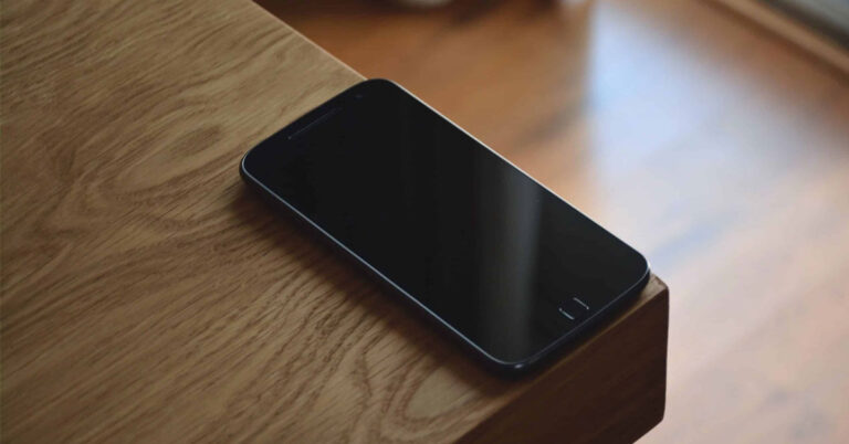 iphone-bi-den-goc-man-hinh