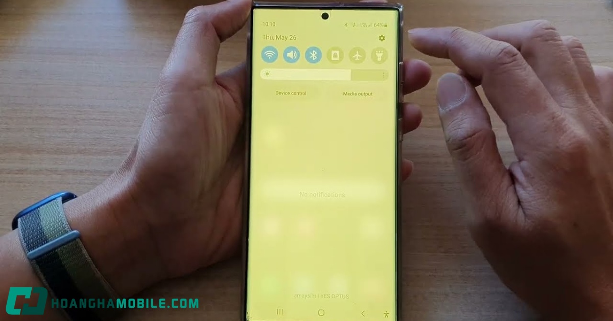 man-hinh-samsung-bi-am-vang