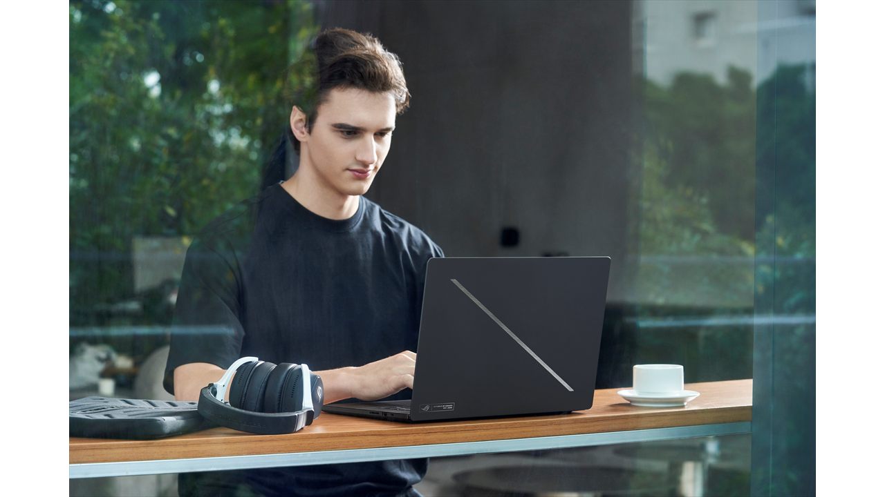 2024 ROG Zephyrus G16_GU605_Senario Photo_13
