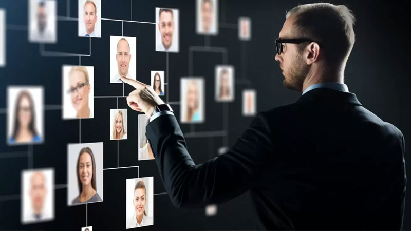 Vai trò của headhunter là gì