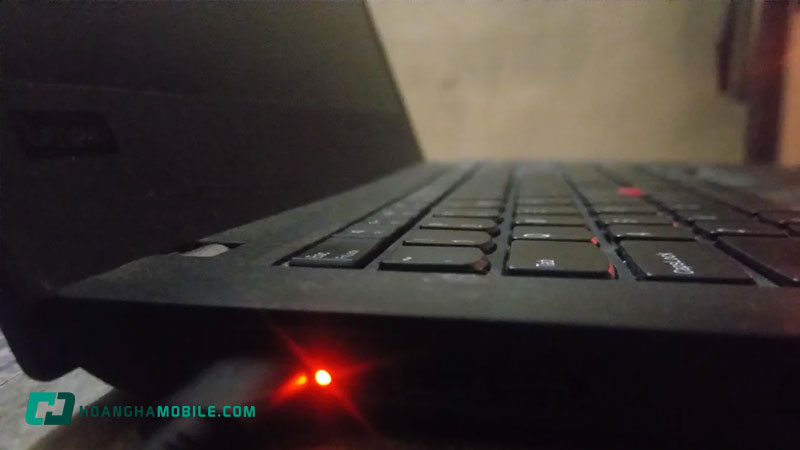 laptop-sac-khong-vao-2