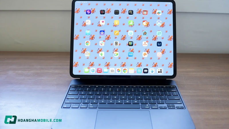 nen-mua-ipad-hay-laptop-2